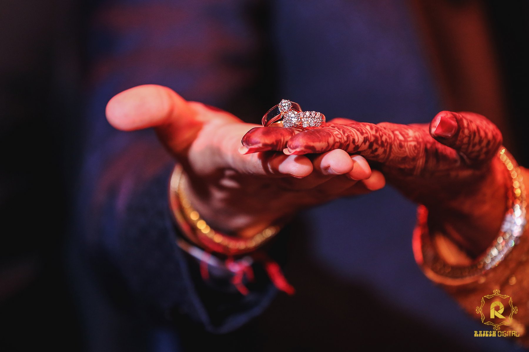 Glittering Couple Diamond Rings 