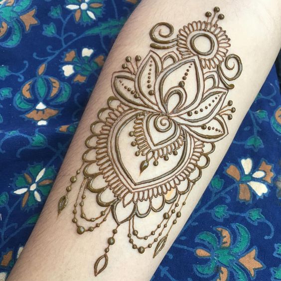 Simple Lotus dot Mehndi