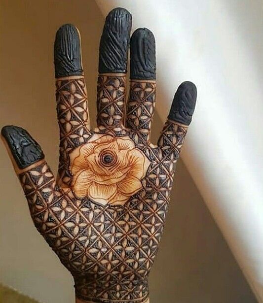 Pretty Rose flower mehndi 