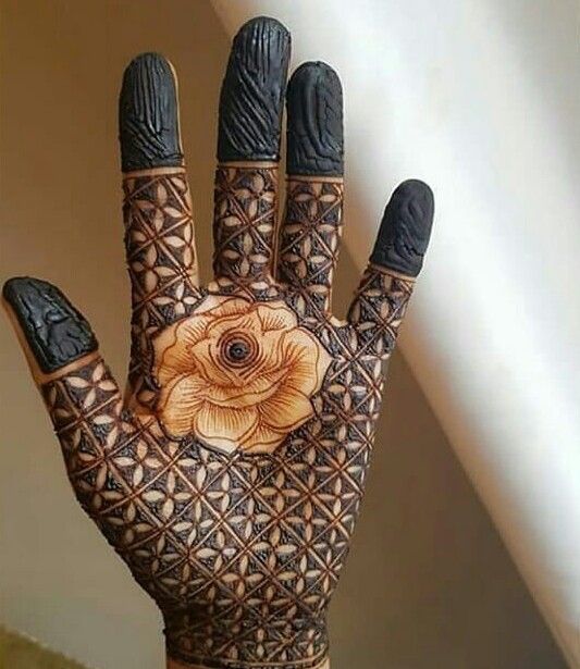 Pretty Rose flower mehndi 