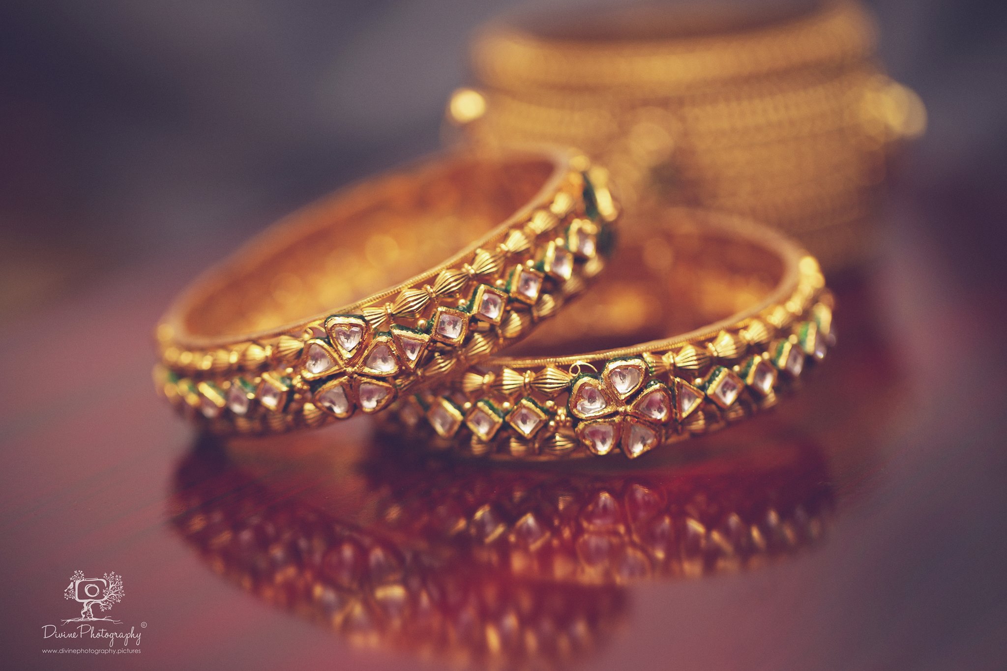 White Kundan Stone Bangle with green outline 