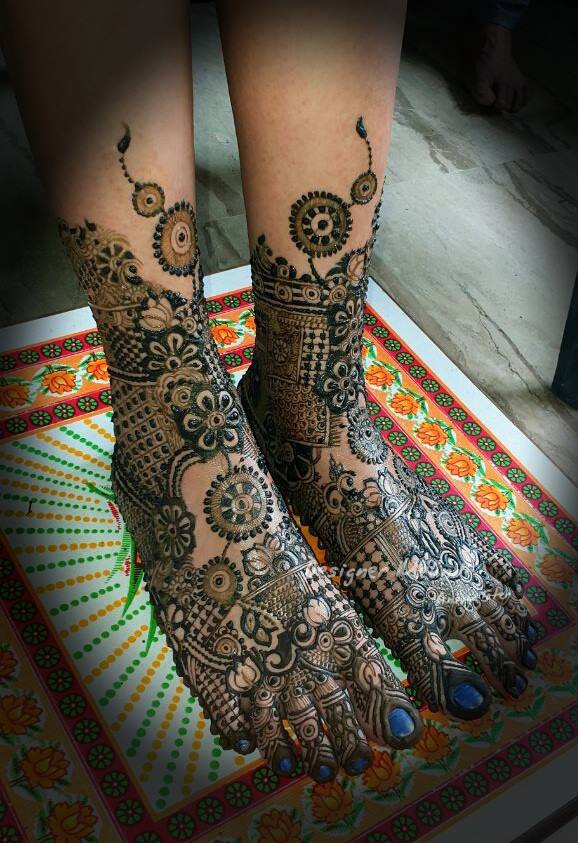 Pretty Henna for Legs 