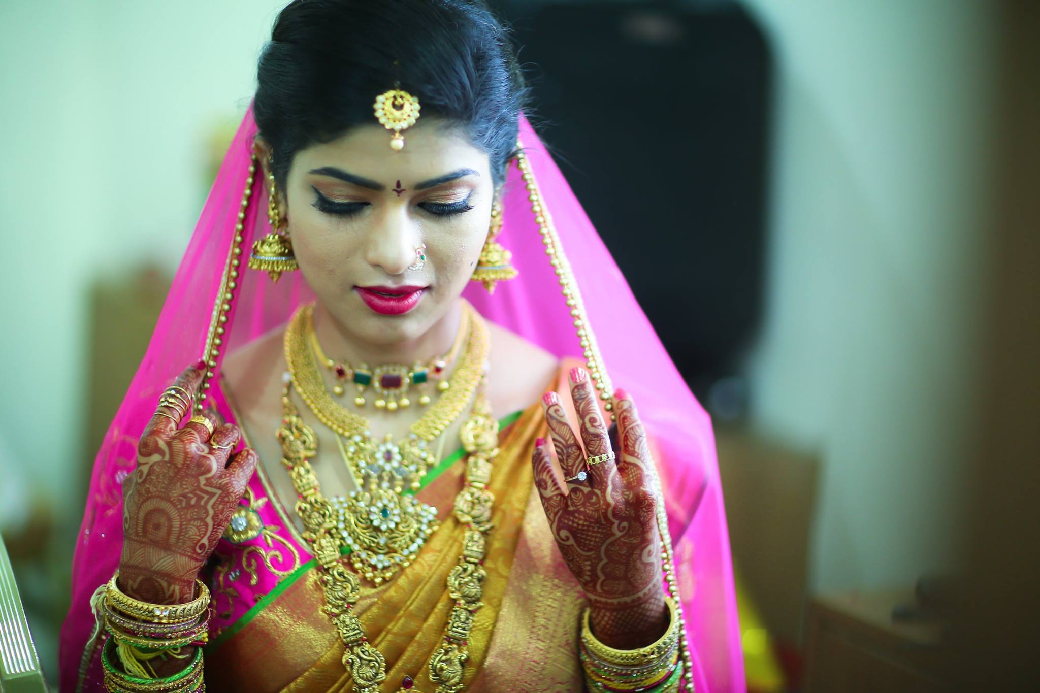 Bridal makeup for golden saree