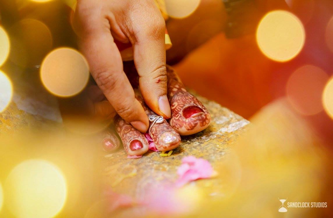 traditional silver leaf toe ring